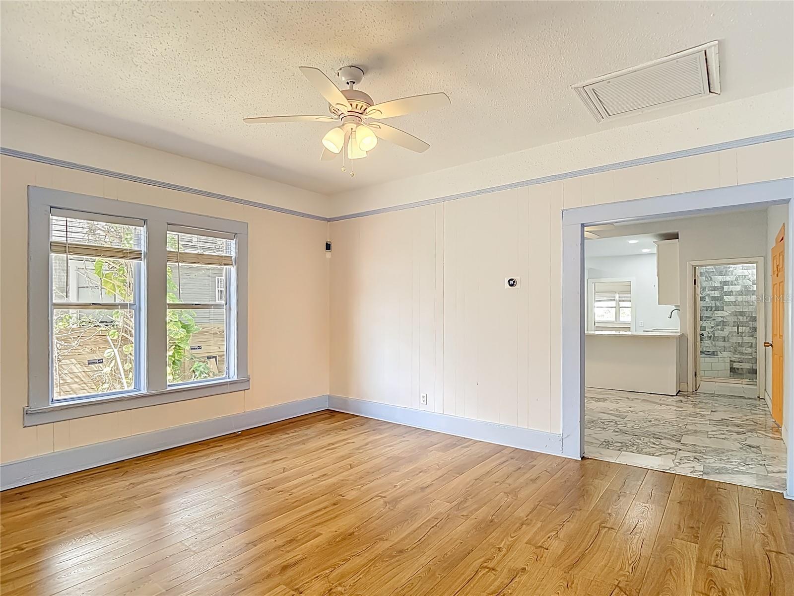 1004 E 22ND AVE — photo 11
