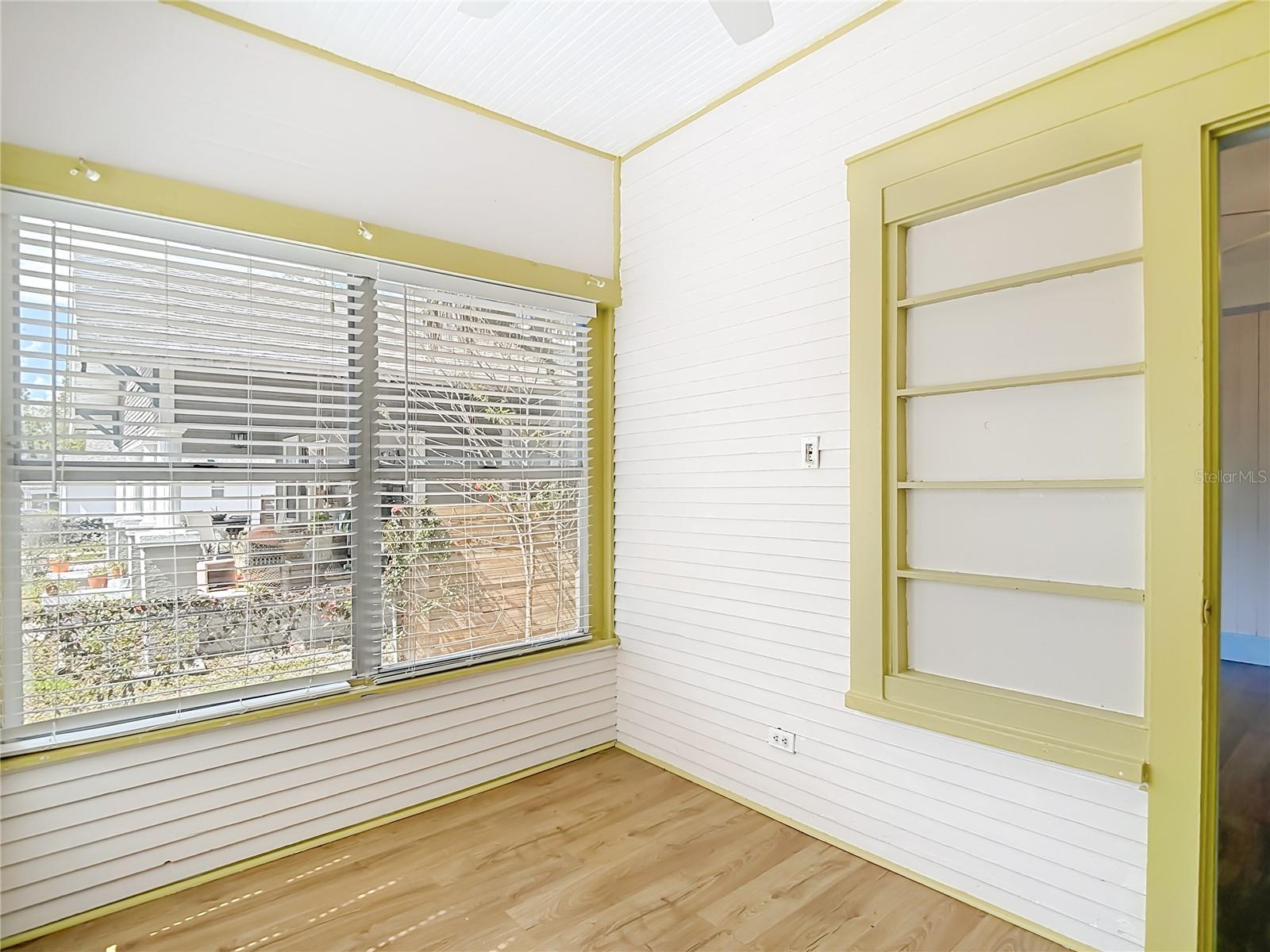 1004 E 22ND AVE — photo 36