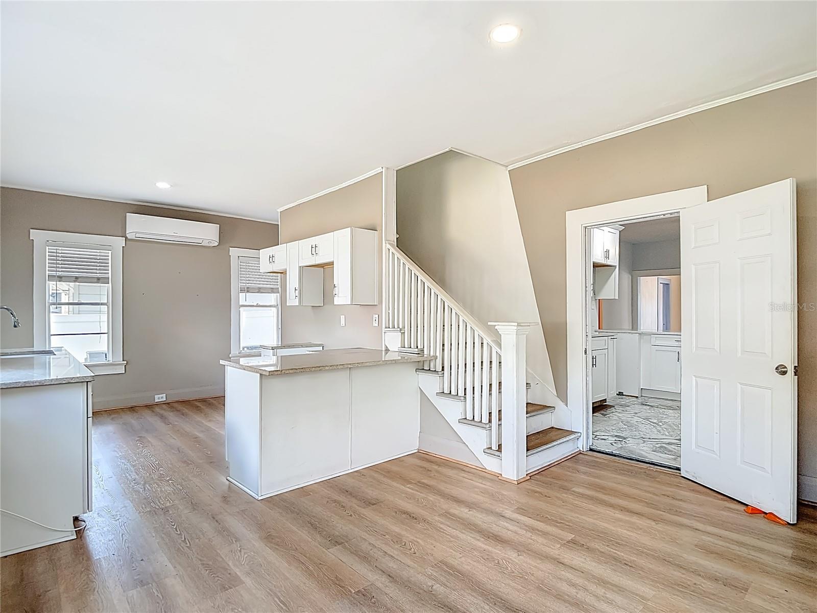 1004 E 22ND AVE — photo 27