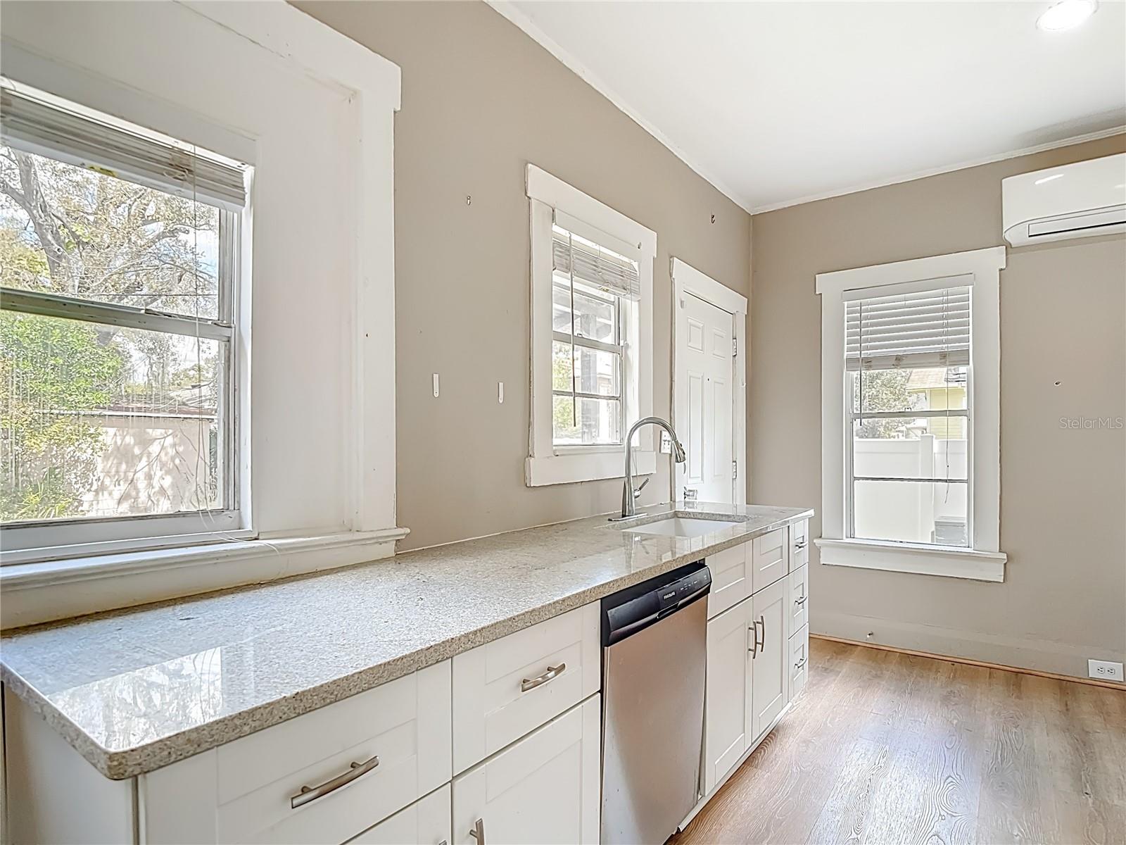 1004 E 22ND AVE — photo 29