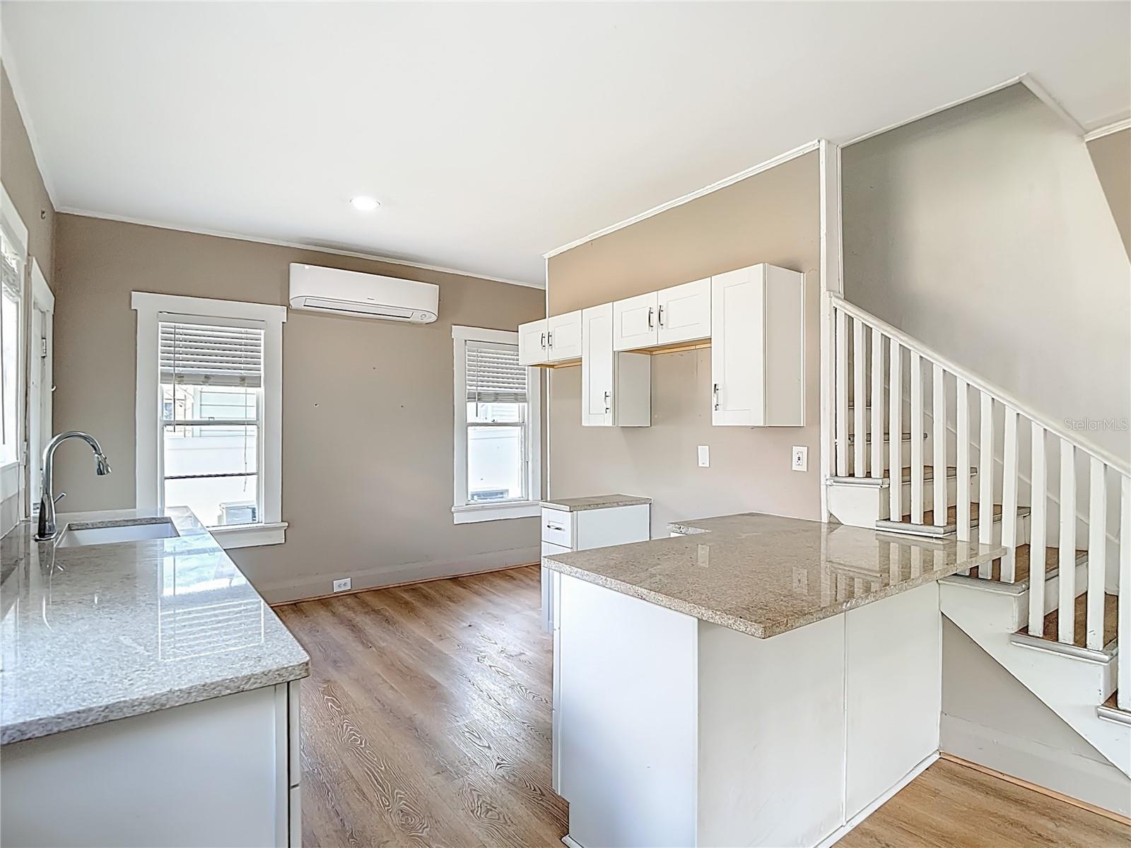 1004 E 22ND AVE — photo 30