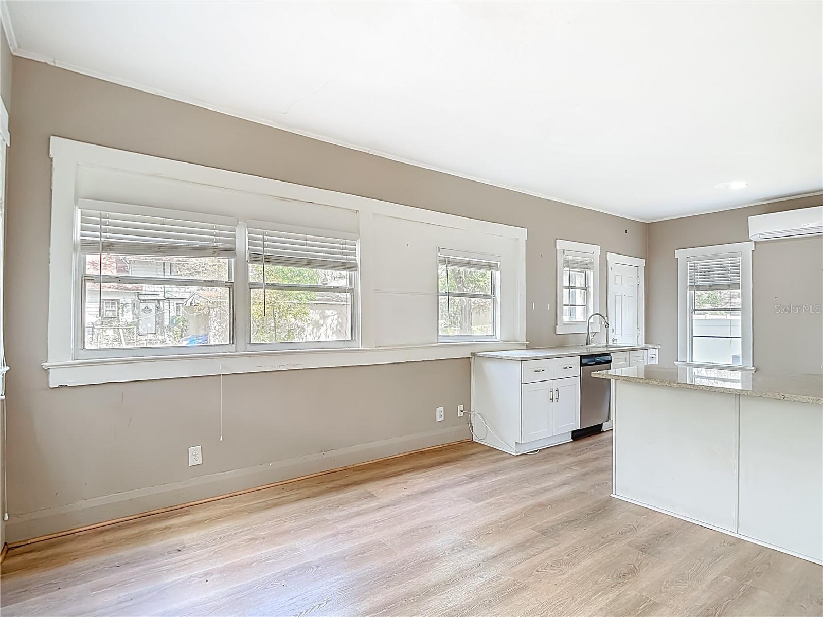 1004 E 22ND AVE — photo 26