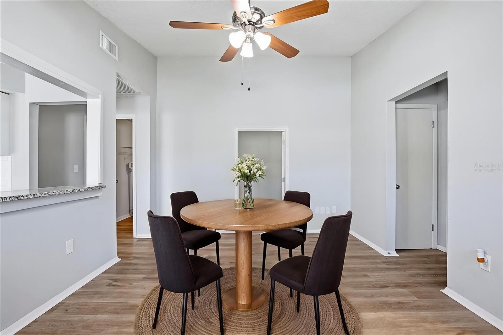728 E SPRUCE ST — photo 3