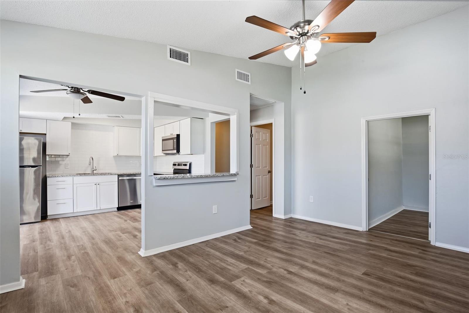 728 E SPRUCE ST — photo 12