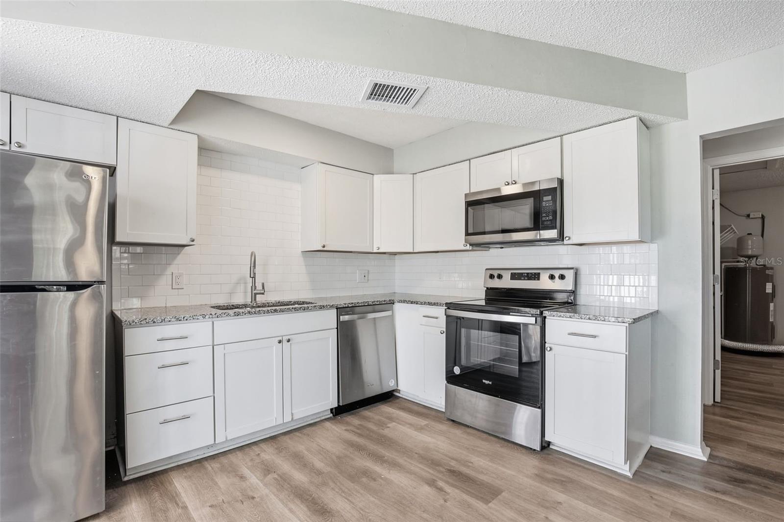 728 E SPRUCE ST — photo 14