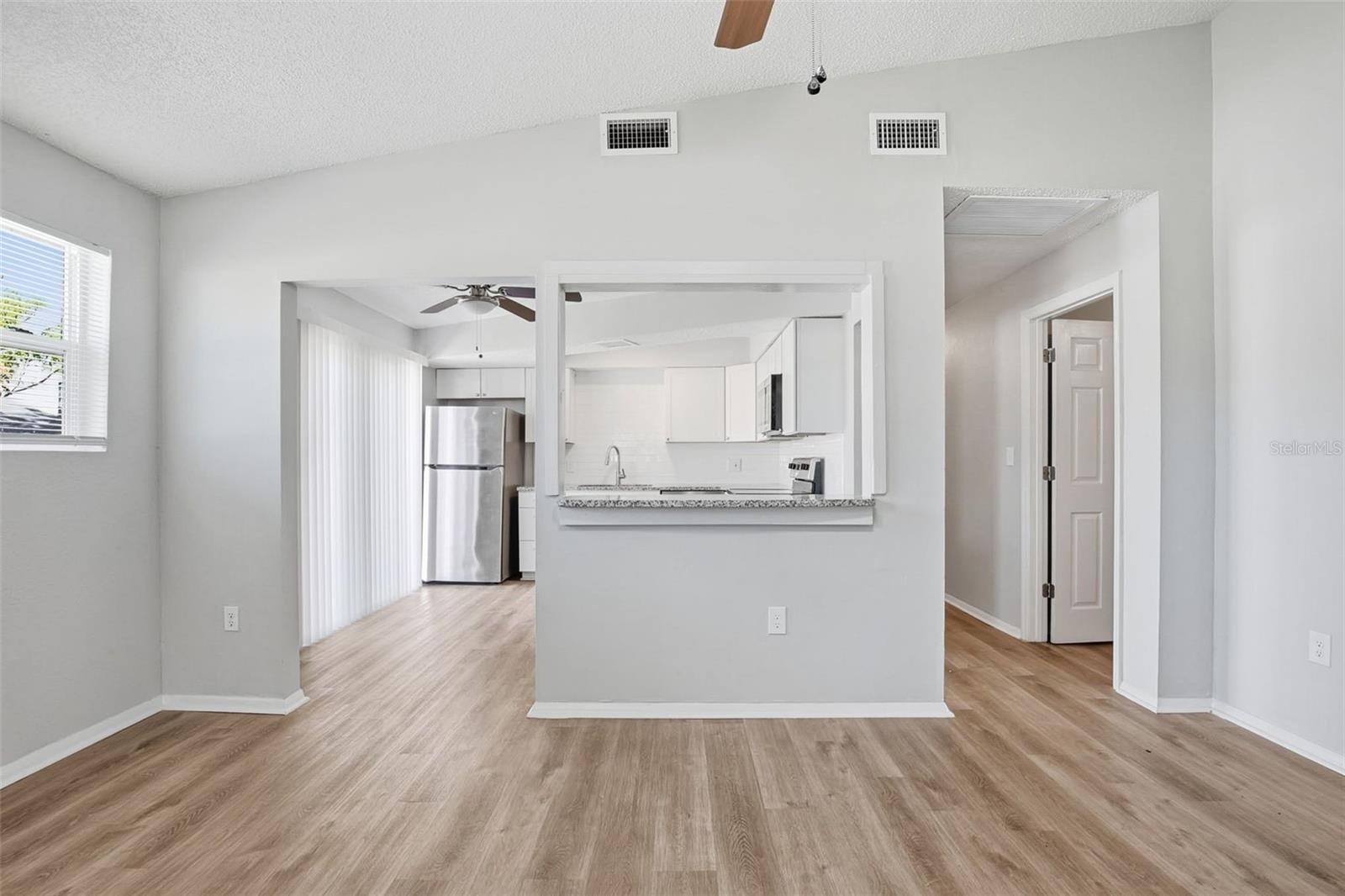 728 E SPRUCE ST — photo 11