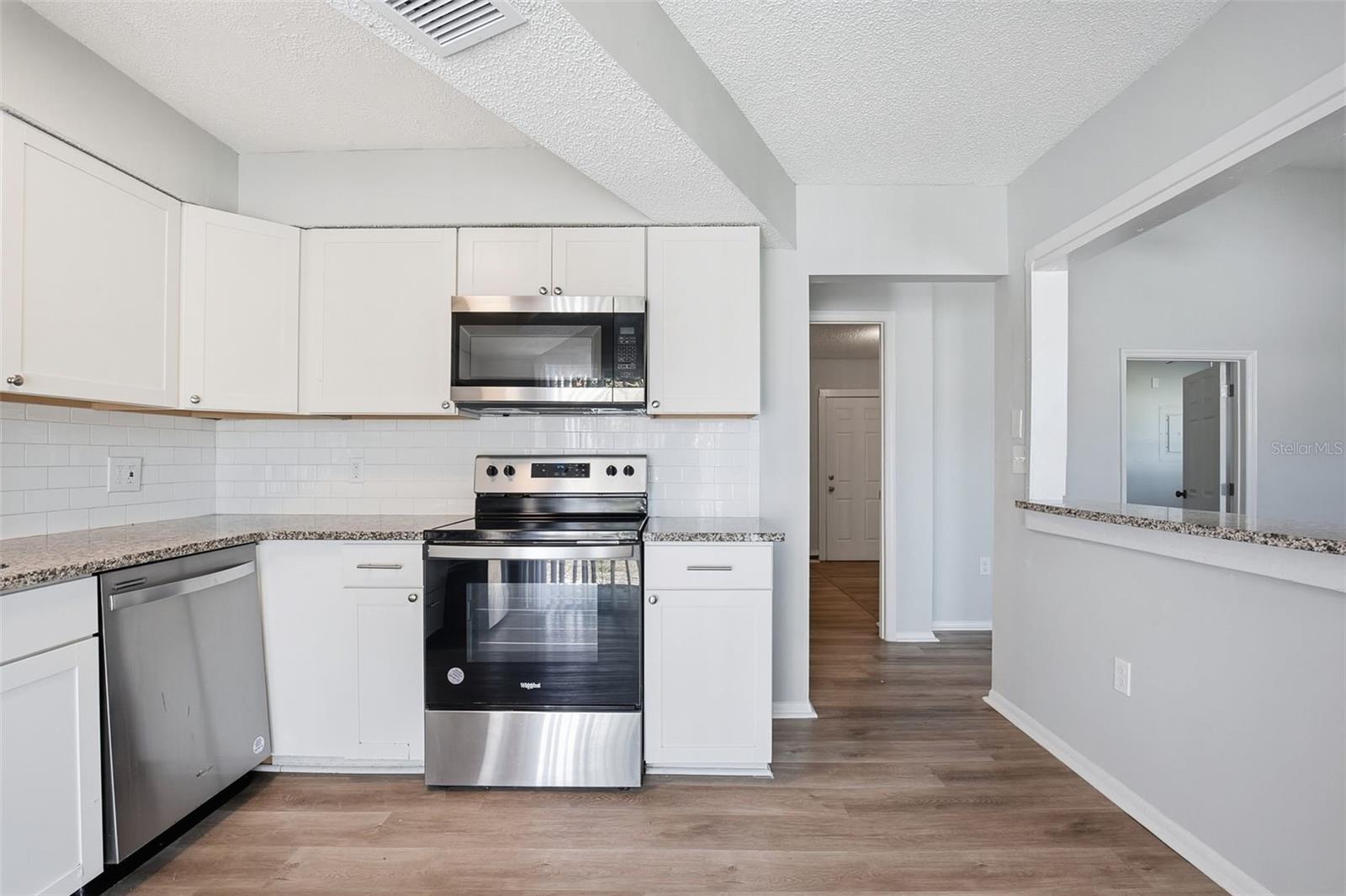 728 E SPRUCE ST — photo 15