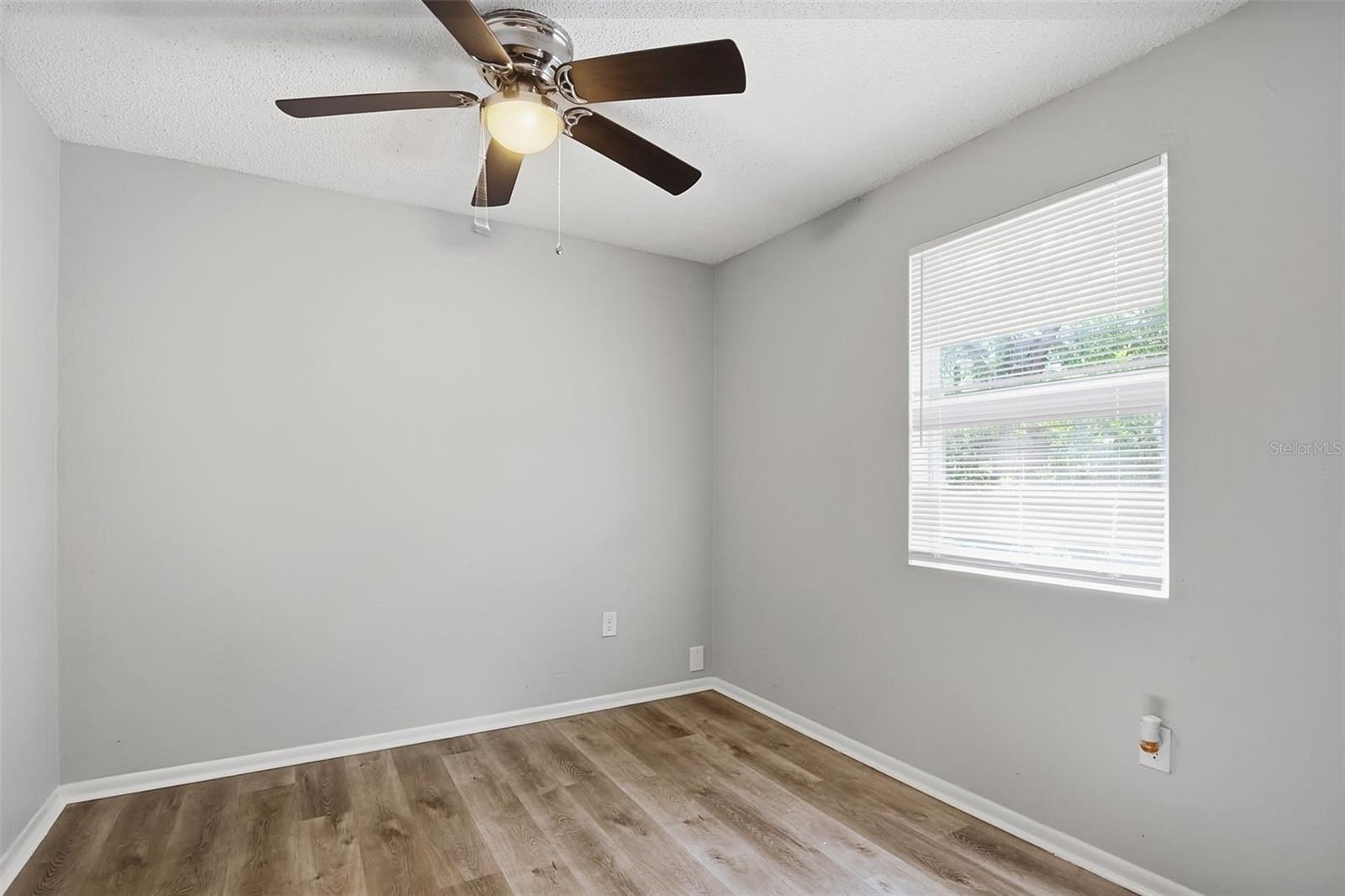 728 E SPRUCE ST — photo 24