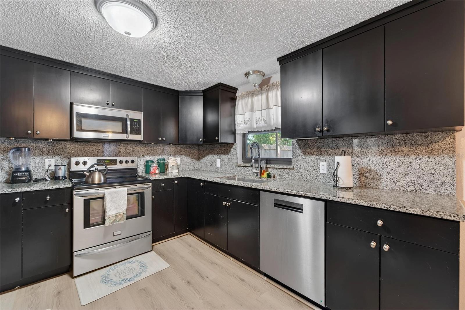 15821 ADOBE DR — photo 11