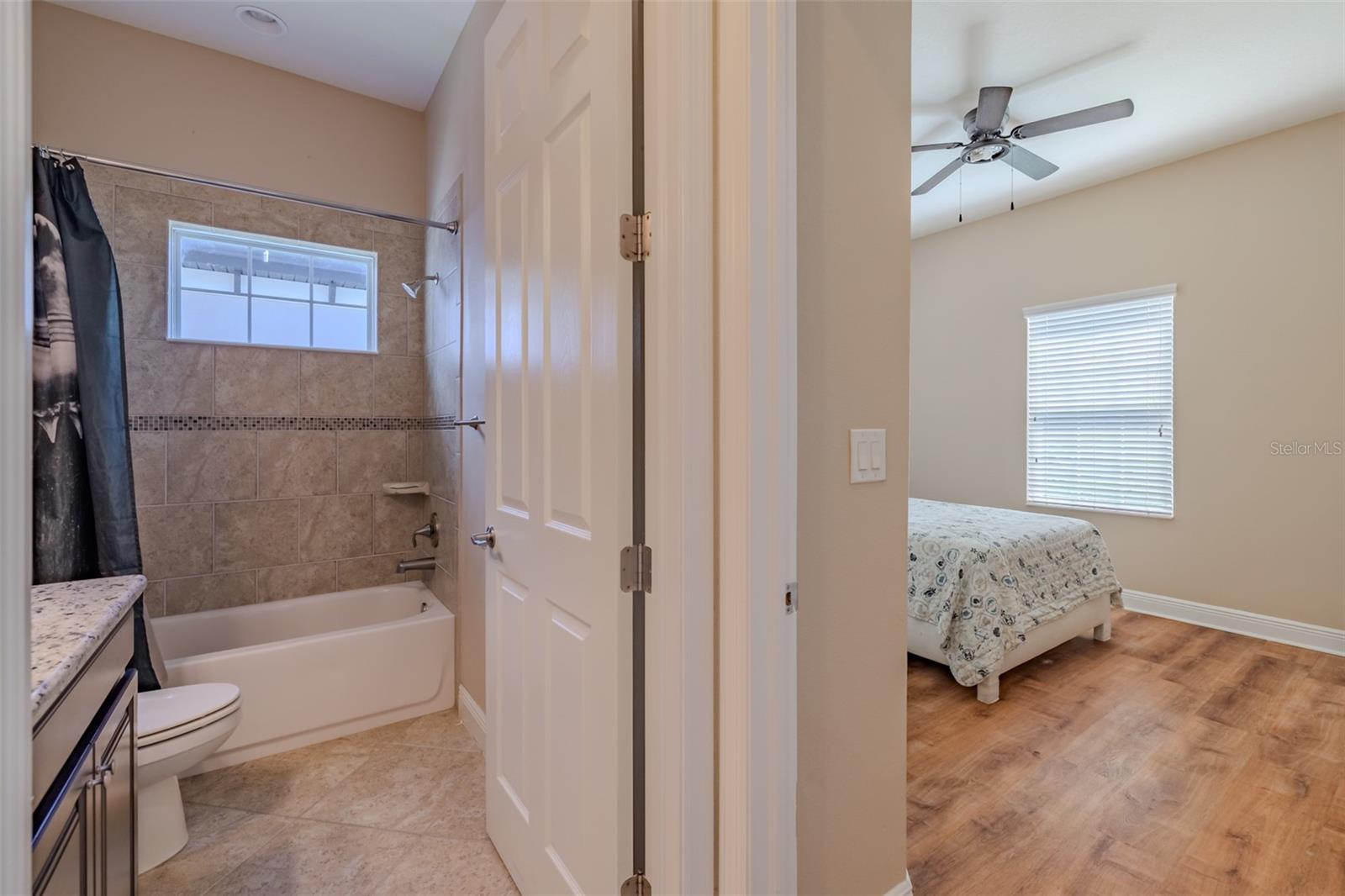 5927 JASPER GLEN DR — photo 32