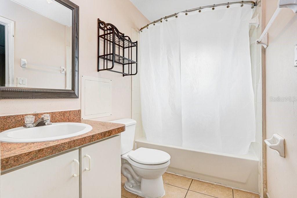 6923 N HIMES AVE — photo 13