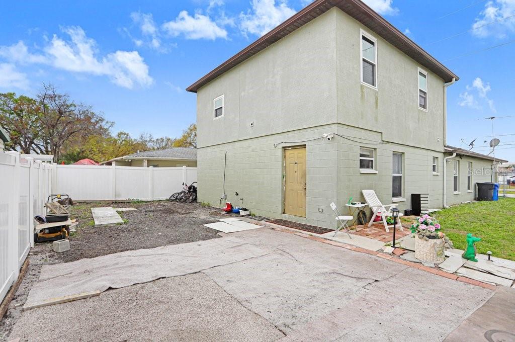 6923 N HIMES AVE — photo 16