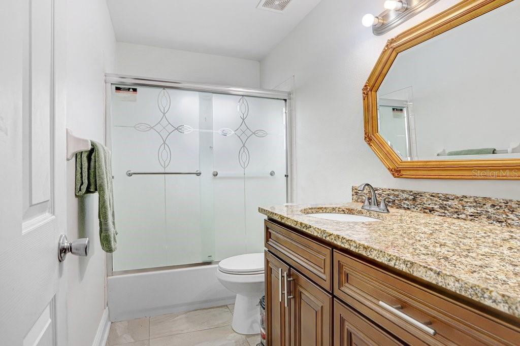 6923 N HIMES AVE — photo 9