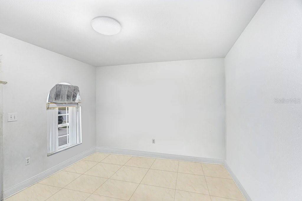 6923 N HIMES AVE — photo 2