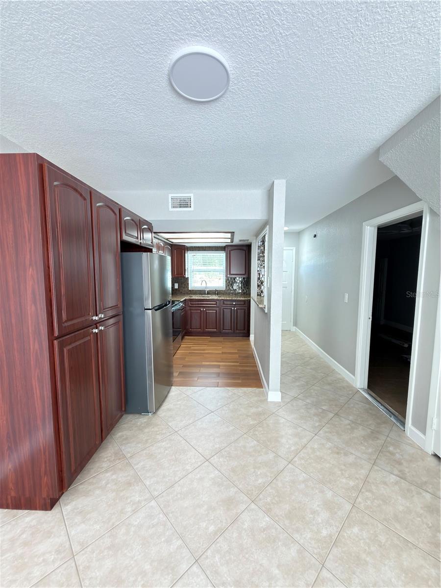 8443 N GRADY AVE — photo 7