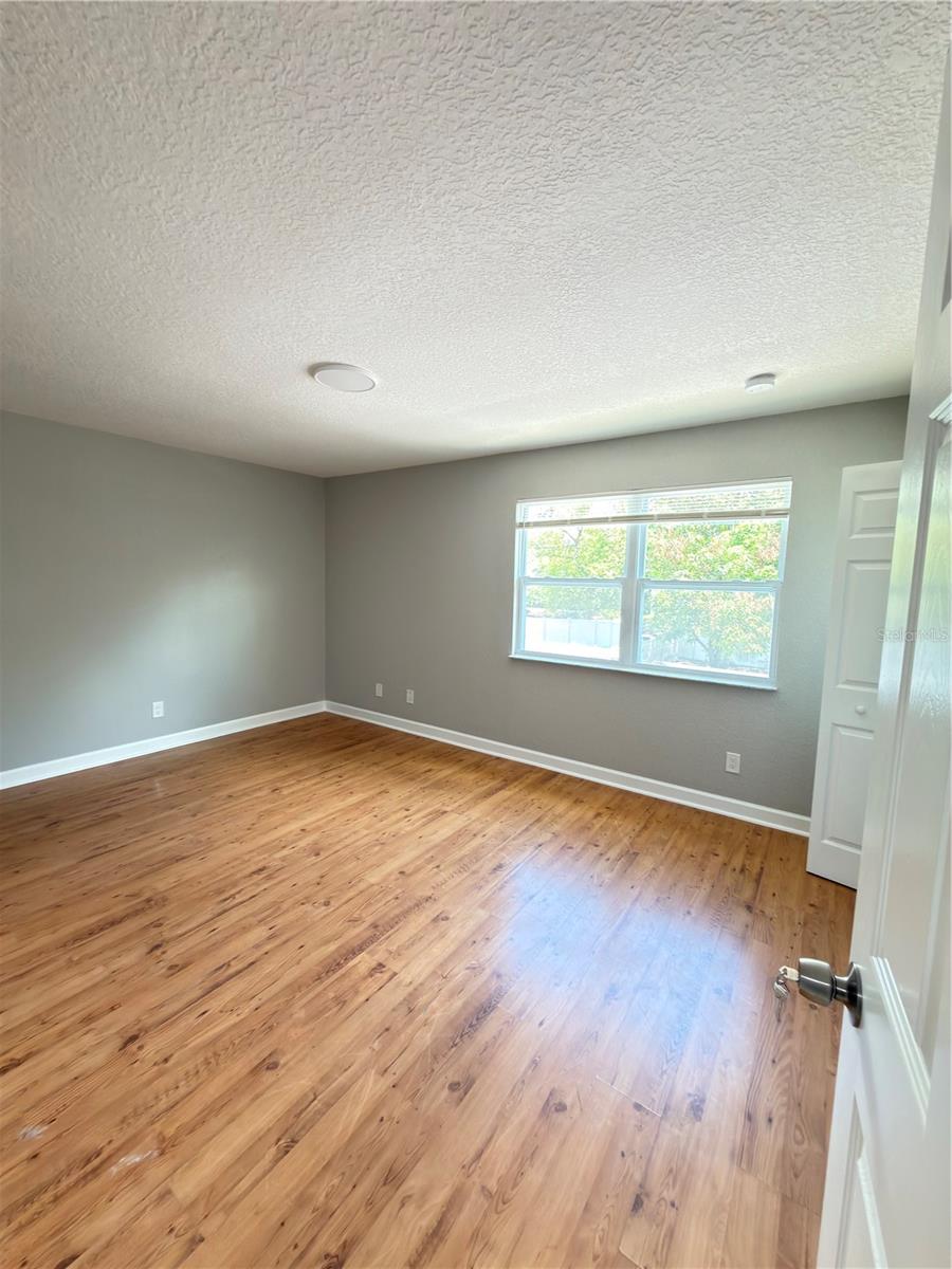 8443 N GRADY AVE — photo 24