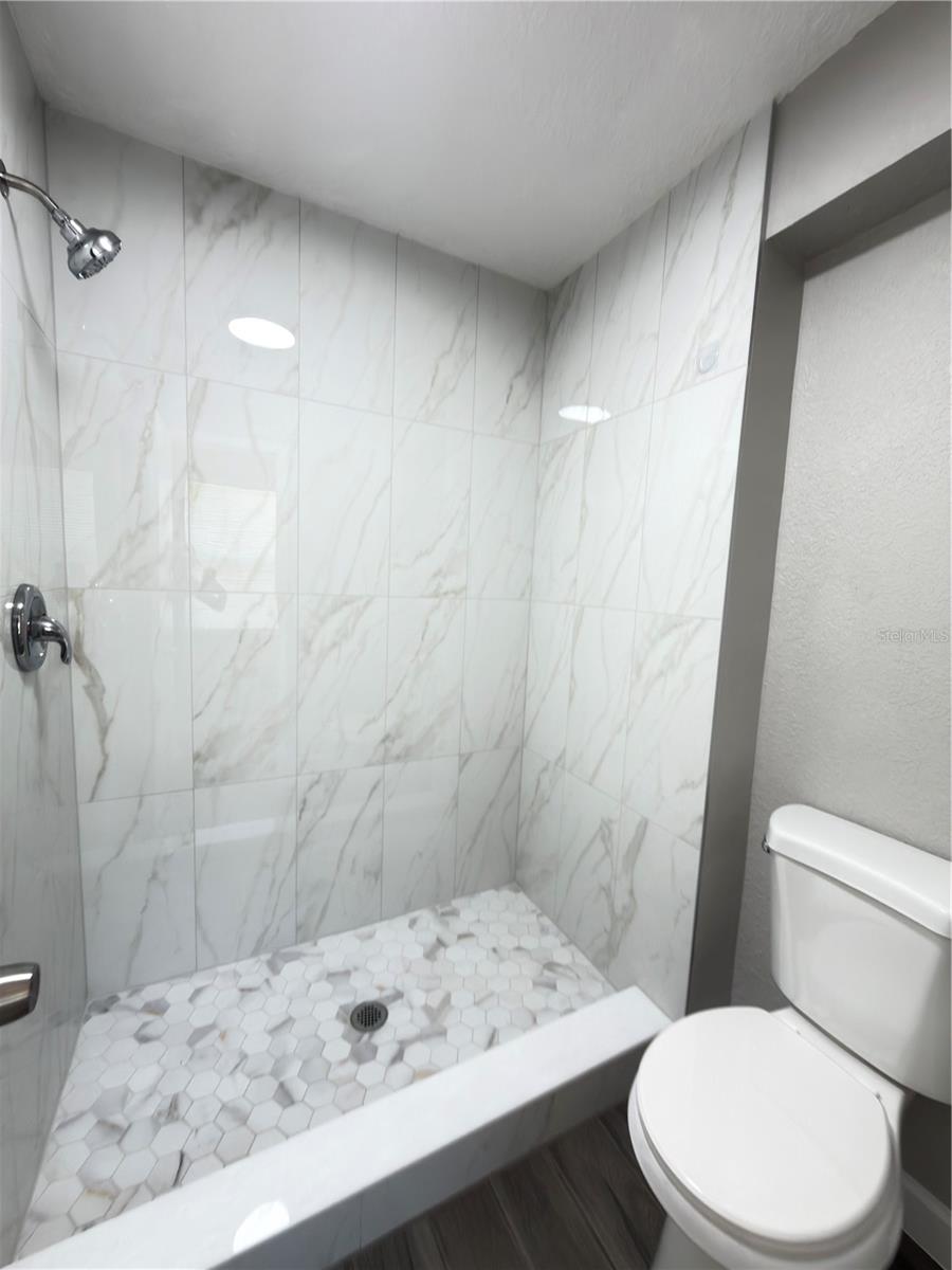 8443 N GRADY AVE — photo 18