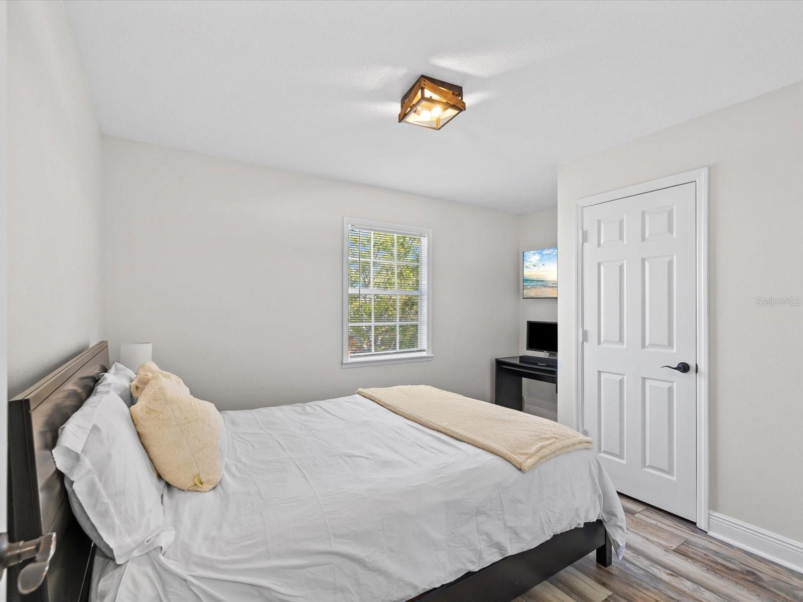 1414 DEIRDRE DR — photo 32