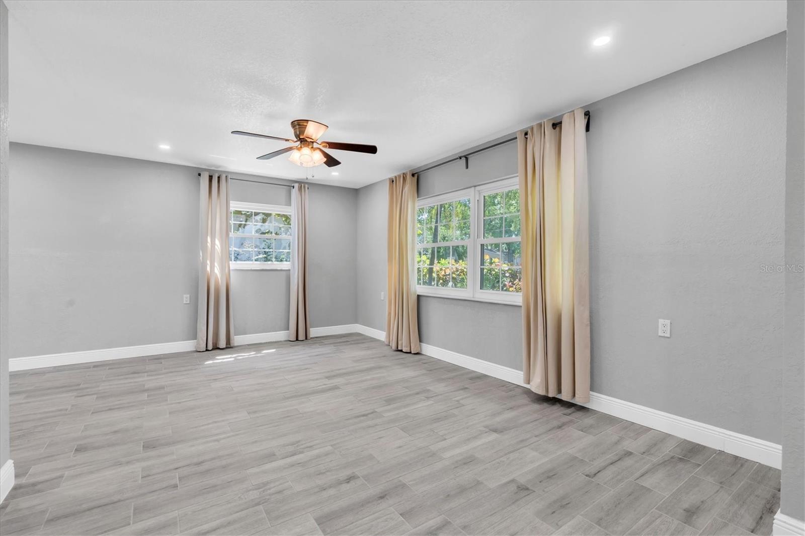 5619 DENVER ST NE — photo 5