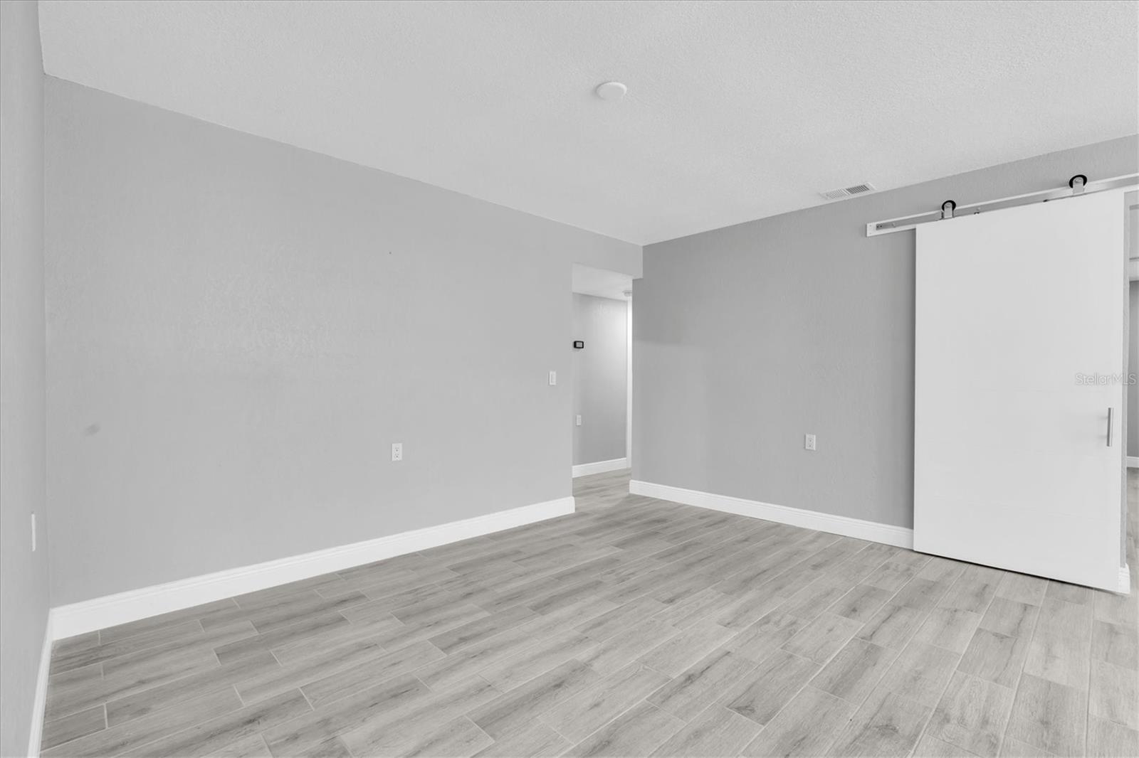 5619 DENVER ST NE — photo 33