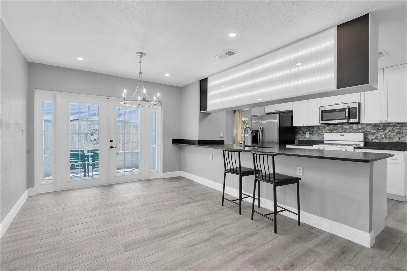 5619 DENVER ST NE — photo 9