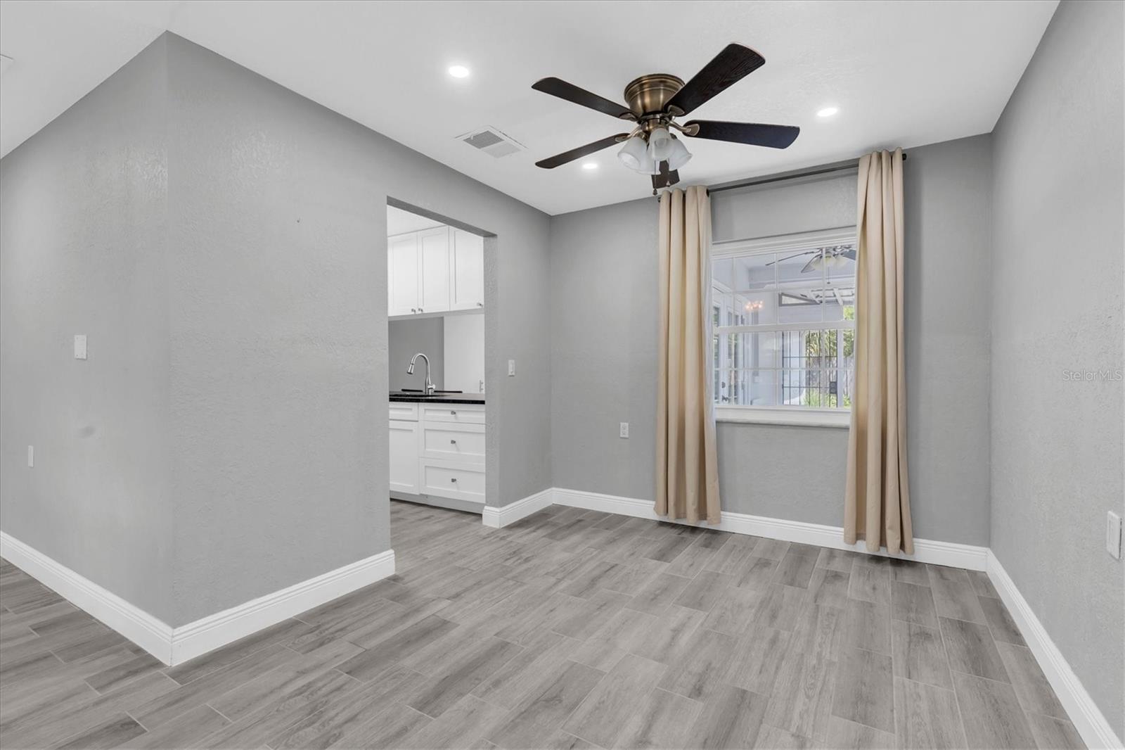 5619 DENVER ST NE — photo 32