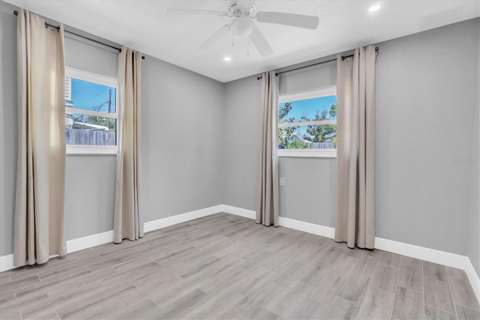 5619 DENVER ST NE — photo 28