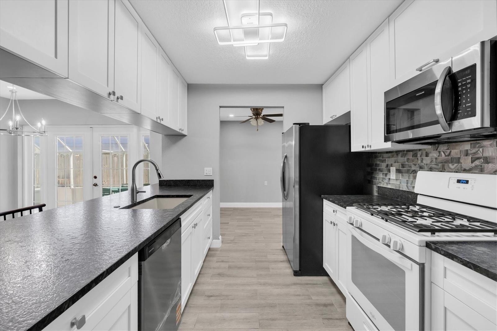 5619 DENVER ST NE — photo 13