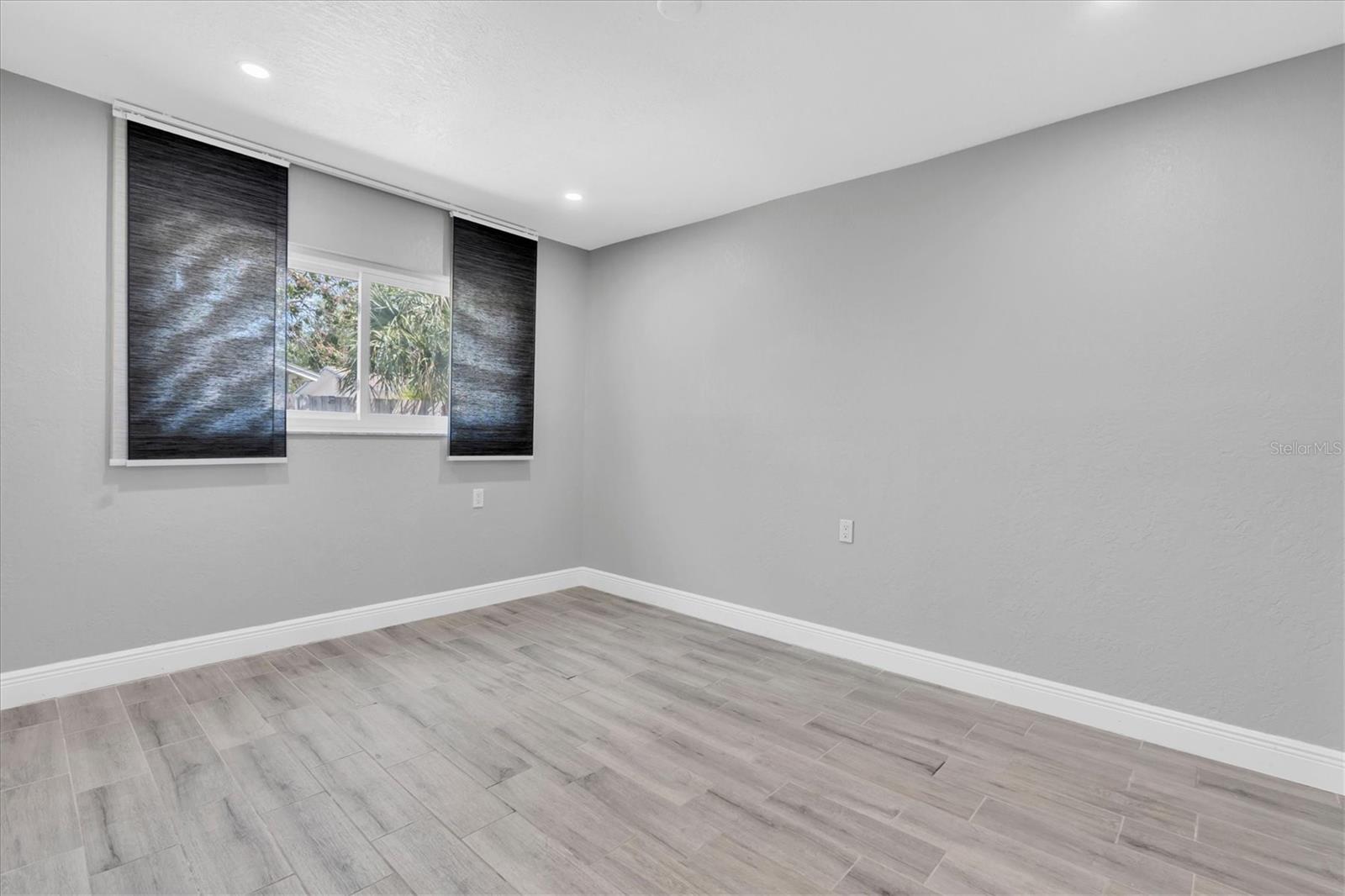 5619 DENVER ST NE — photo 23