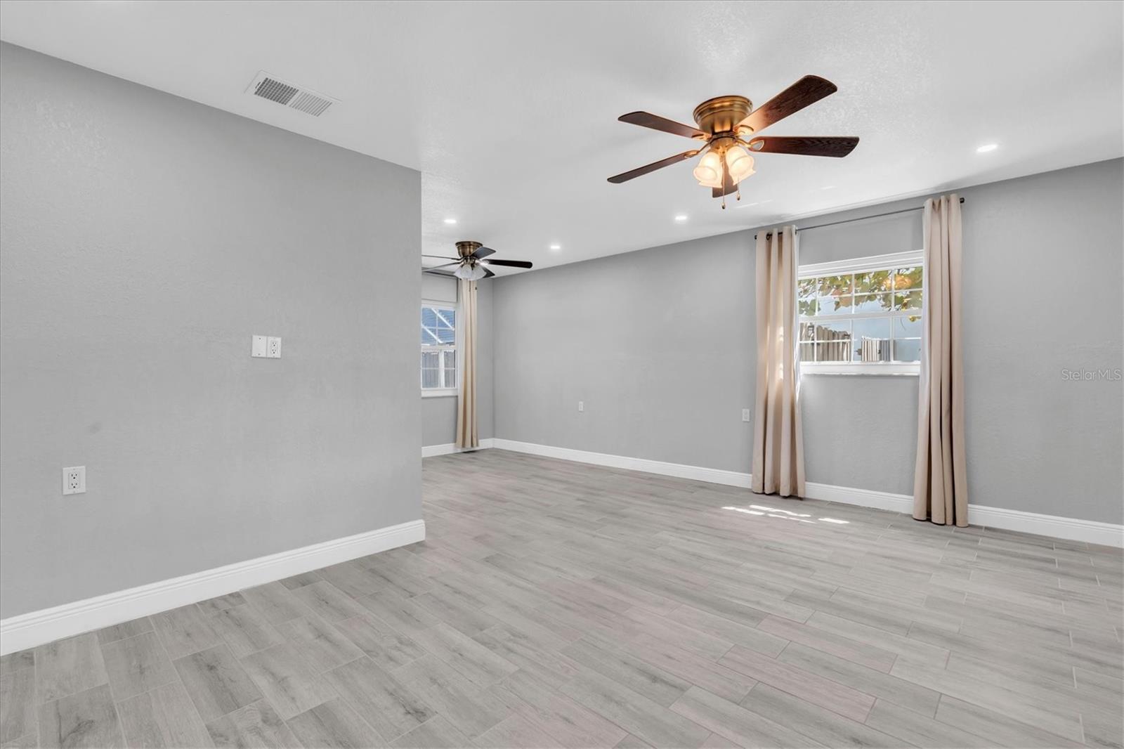 5619 DENVER ST NE — photo 6