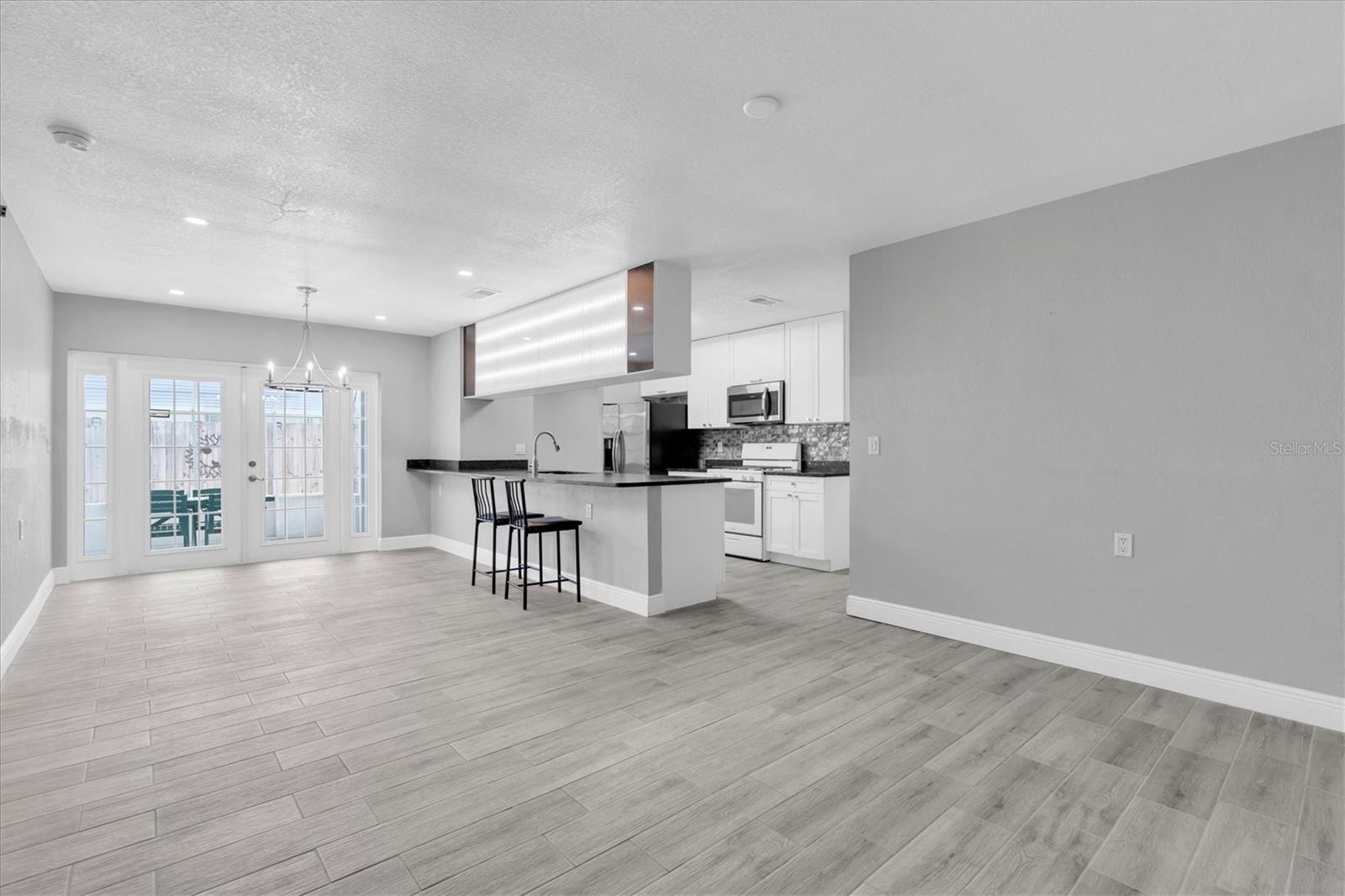 5619 DENVER ST NE — photo 8