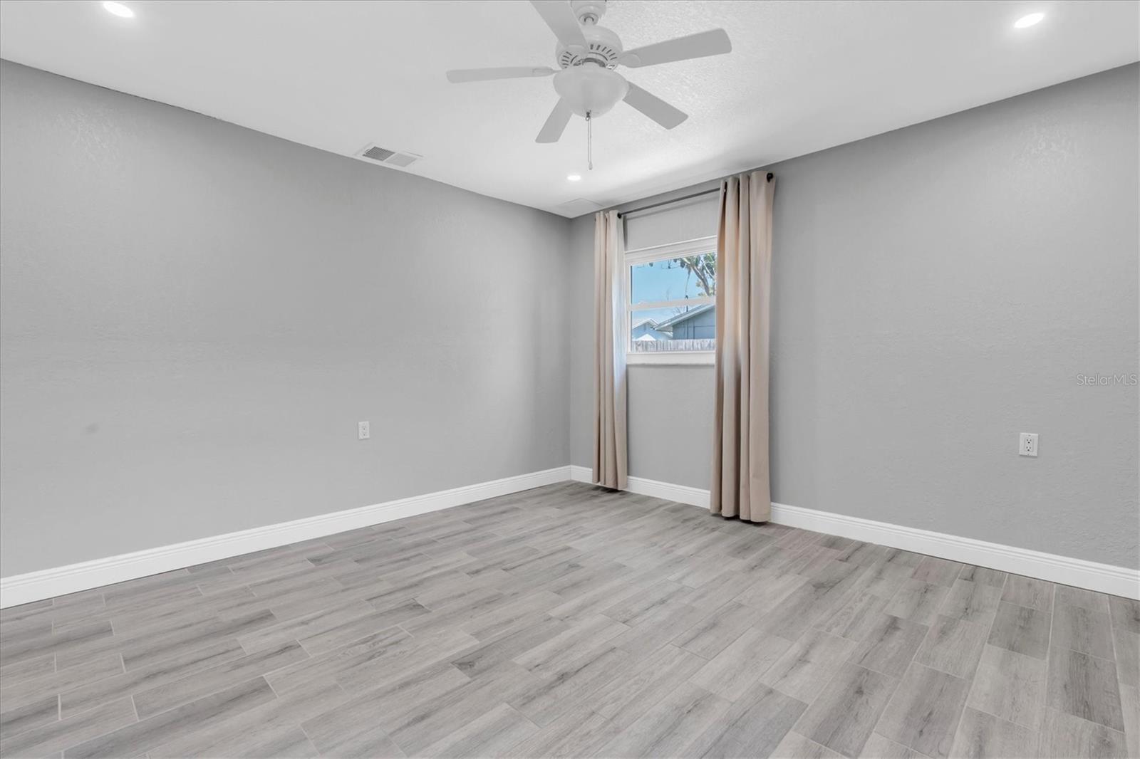 5619 DENVER ST NE — photo 20