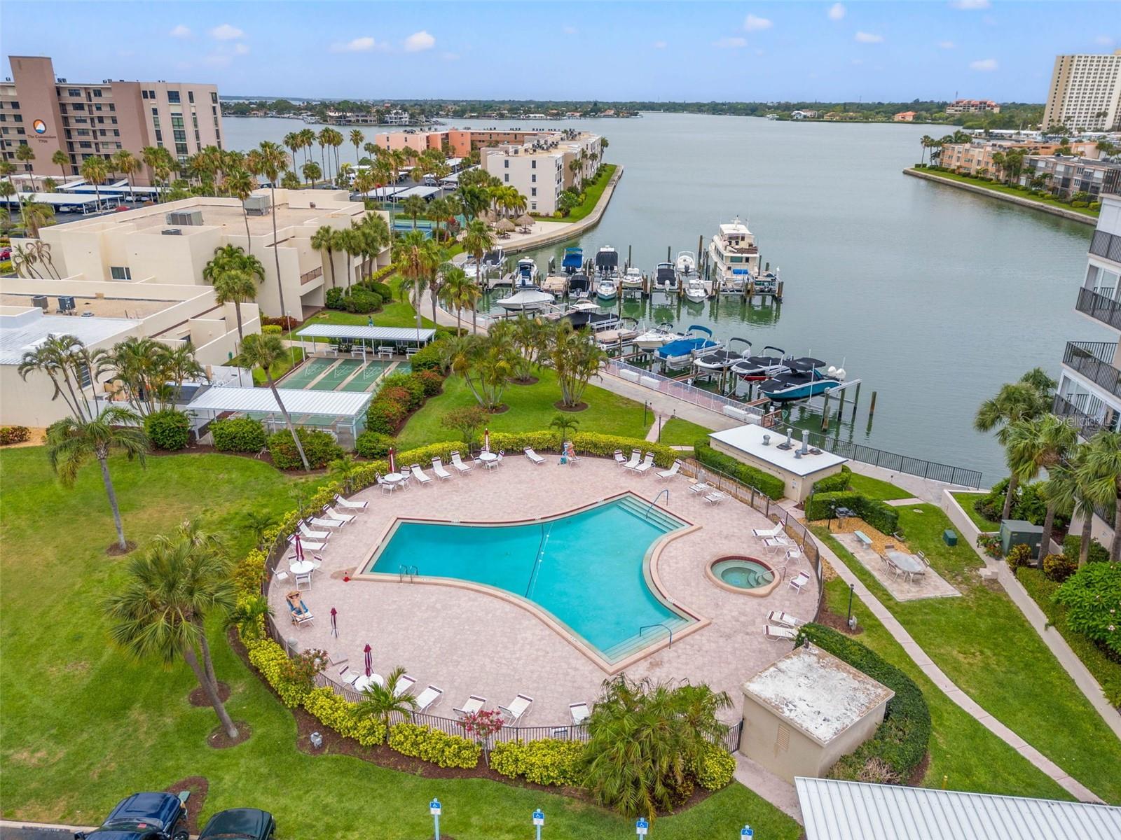 7625 SUN ISLAND DR S #207 — photo 32