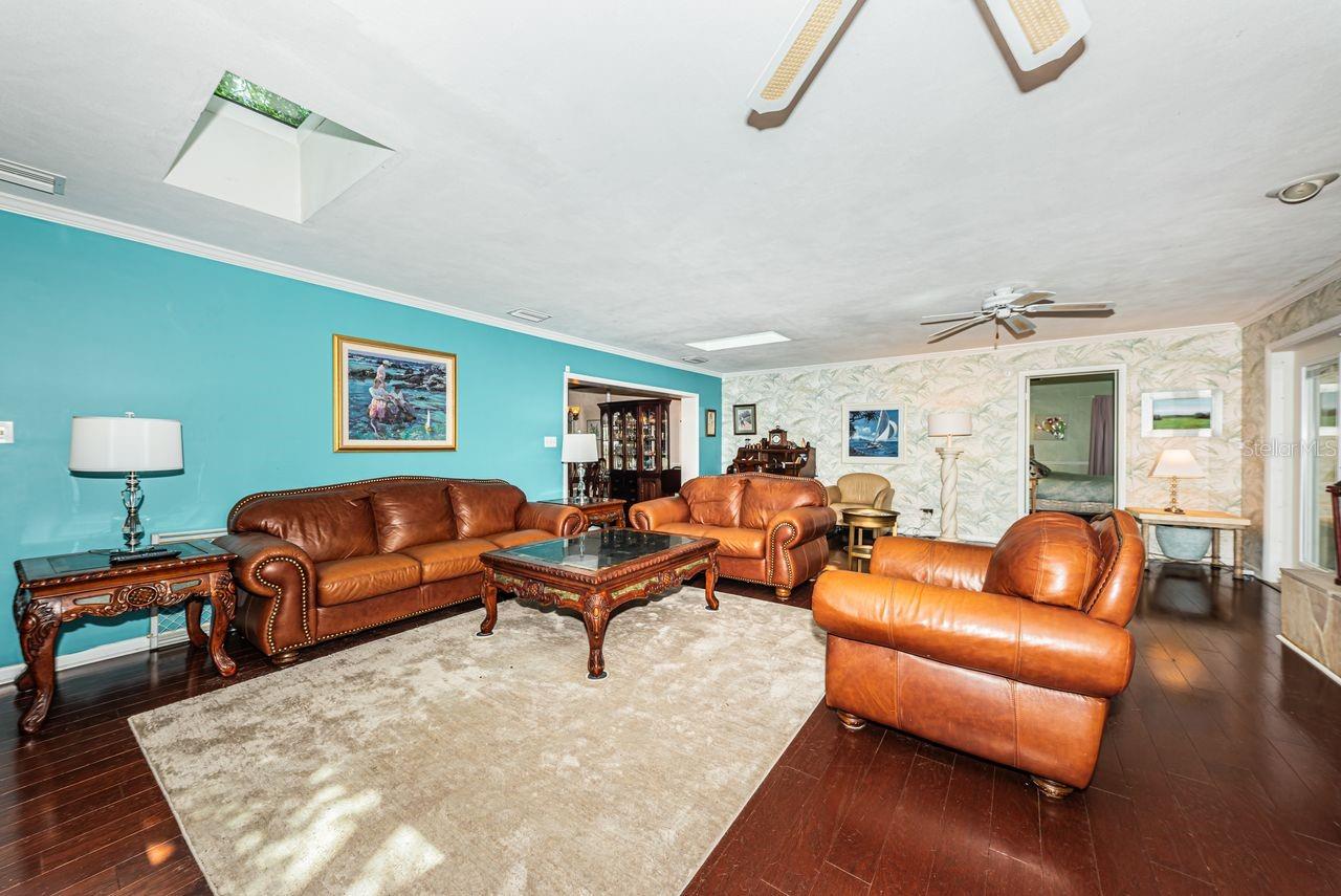 1704 CYPRESS AVE — photo 17