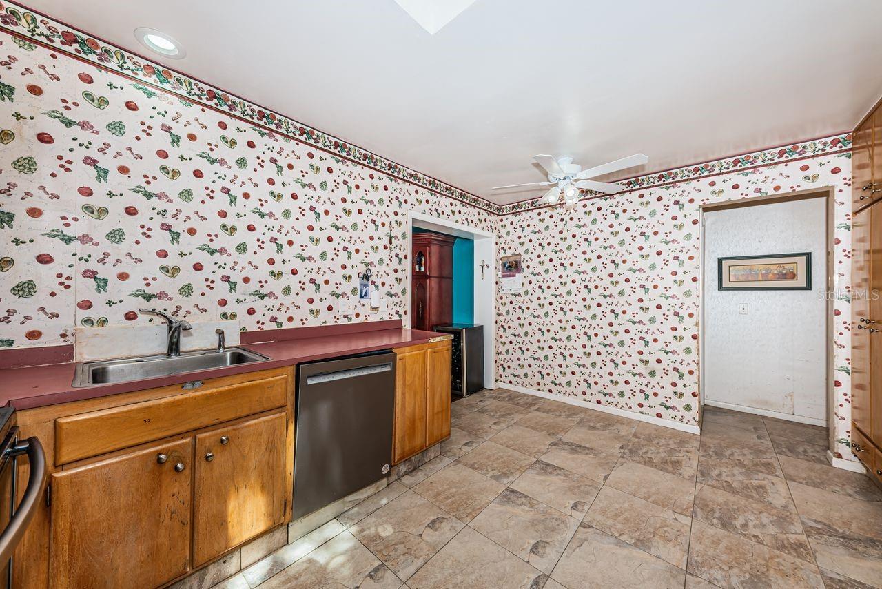 1704 CYPRESS AVE — photo 23