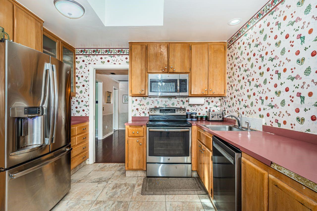 1704 CYPRESS AVE — photo 24