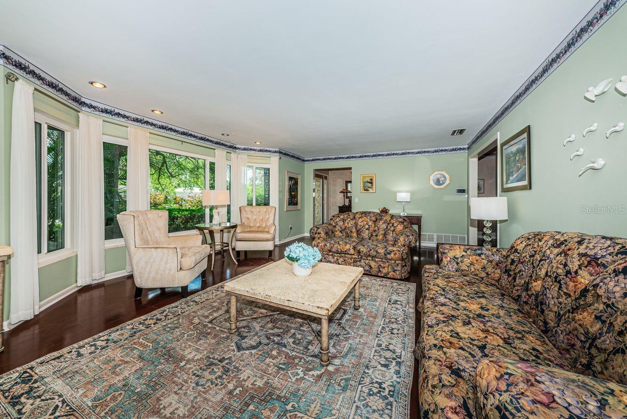 1704 CYPRESS AVE — photo 8