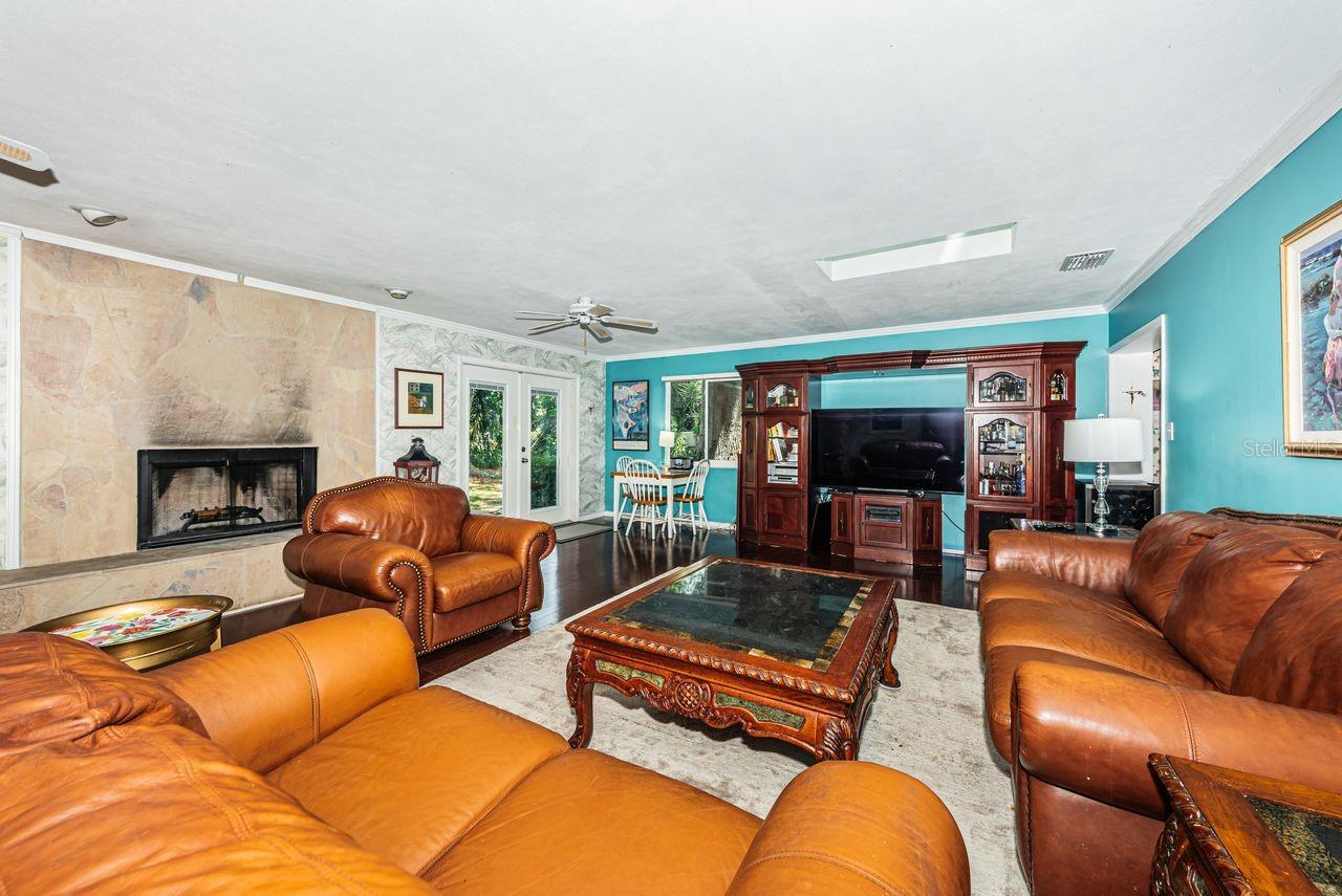 1704 CYPRESS AVE — photo 15