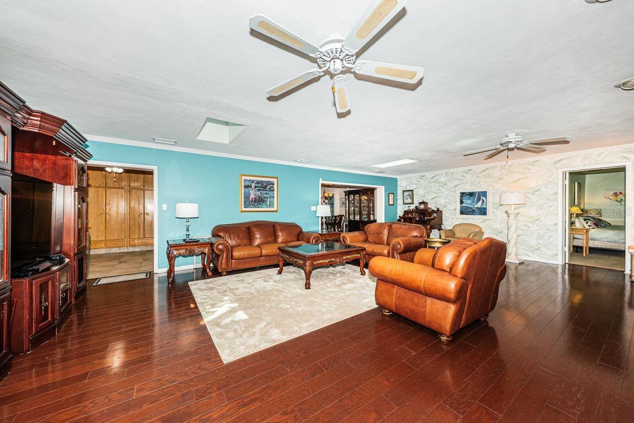 1704 CYPRESS AVE — photo 19