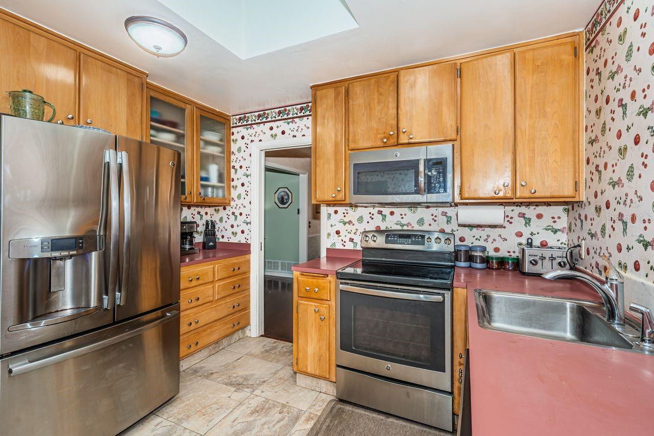 1704 CYPRESS AVE — photo 22