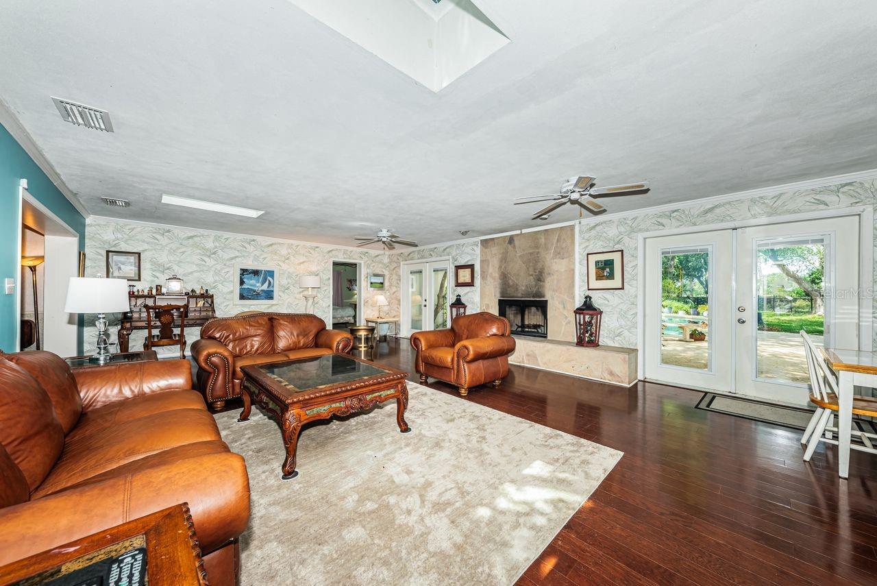 1704 CYPRESS AVE — photo 16