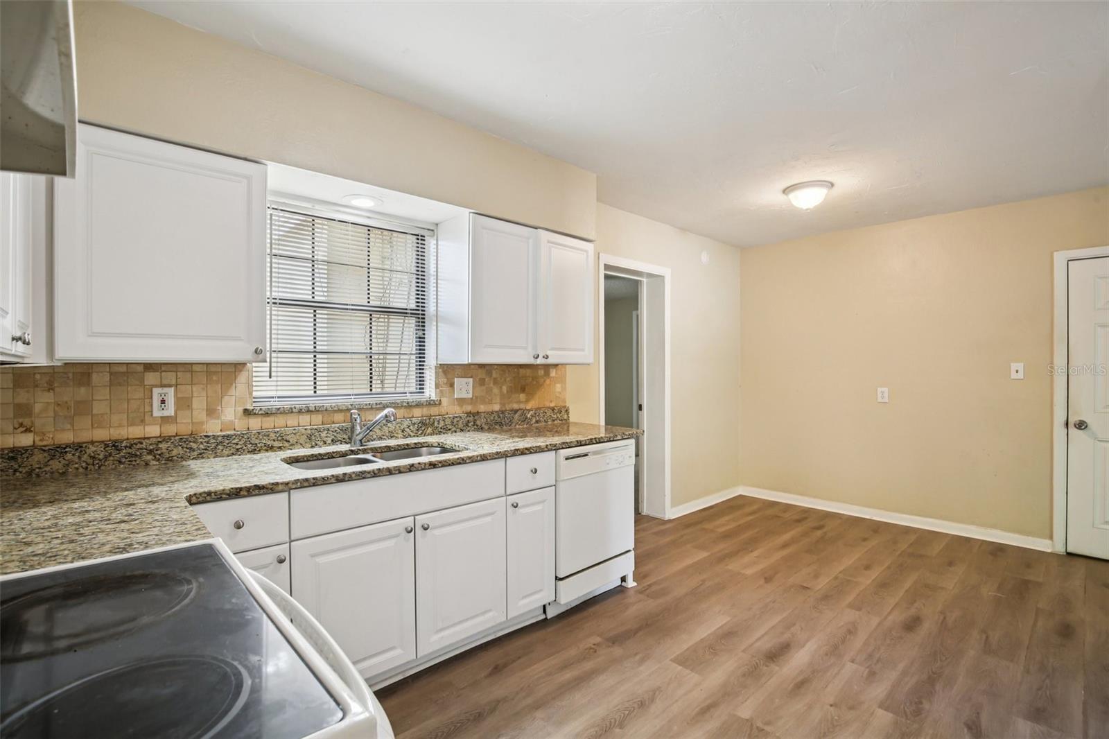 1415 WOOD AVE — photo 8