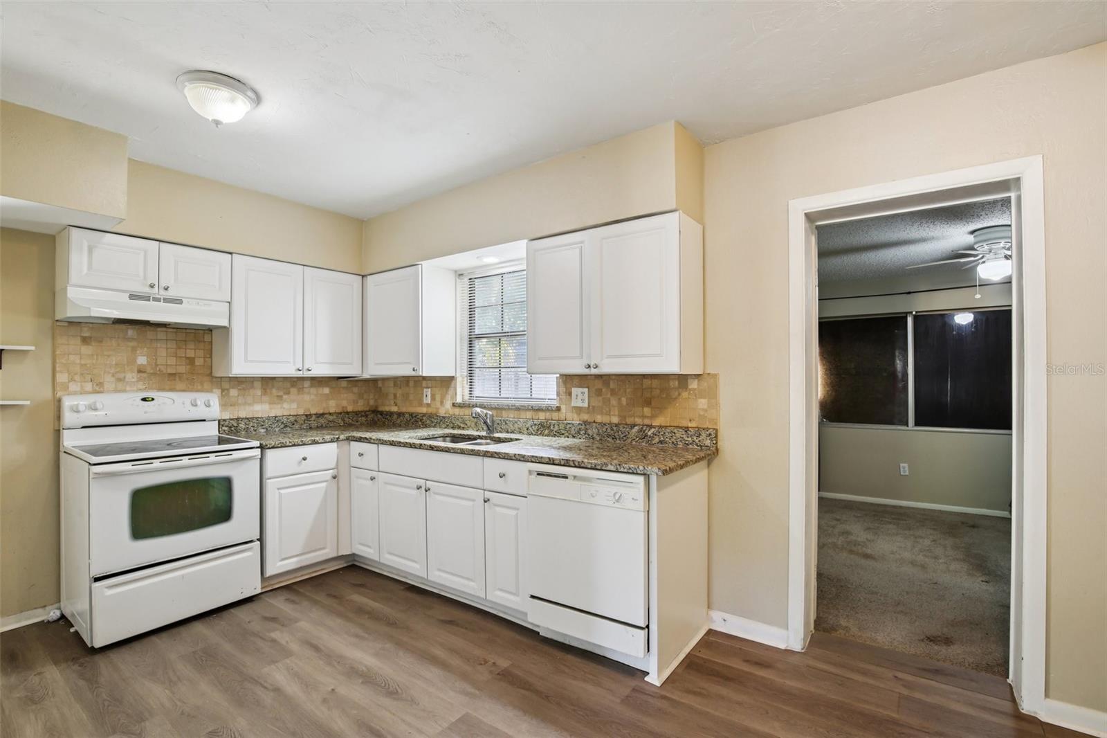 1415 WOOD AVE — photo 10