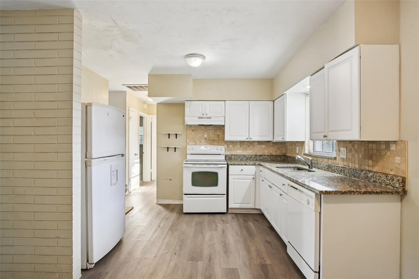 1415 WOOD AVE — photo 9