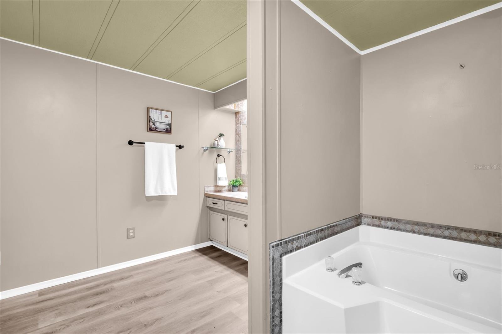23 MOUNTAIN LAUREL DR — photo 28