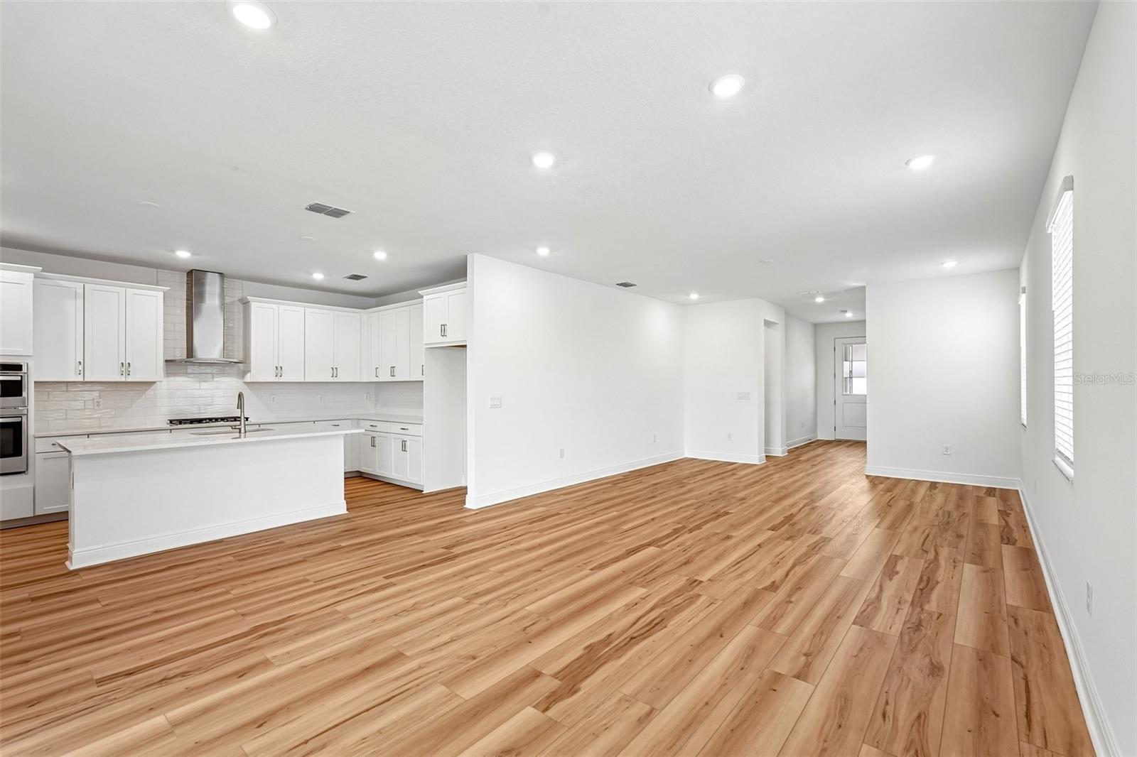 8221 SEAFLOWER PKWY — photo 11