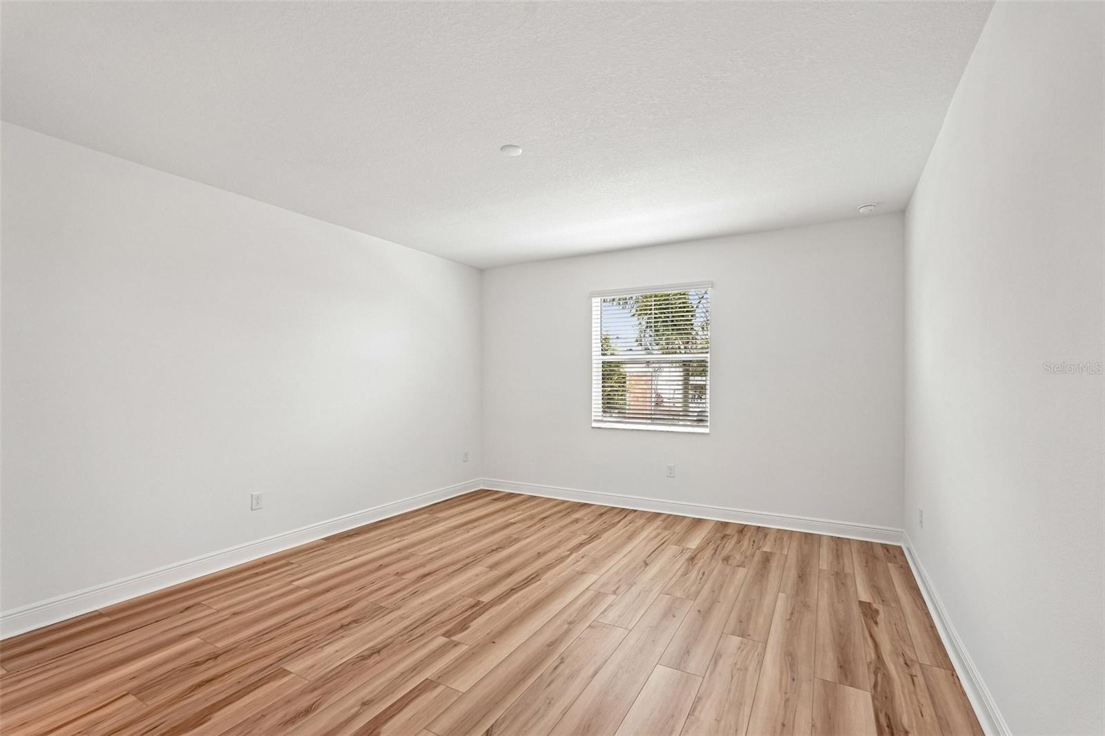 8221 SEAFLOWER PKWY — photo 9