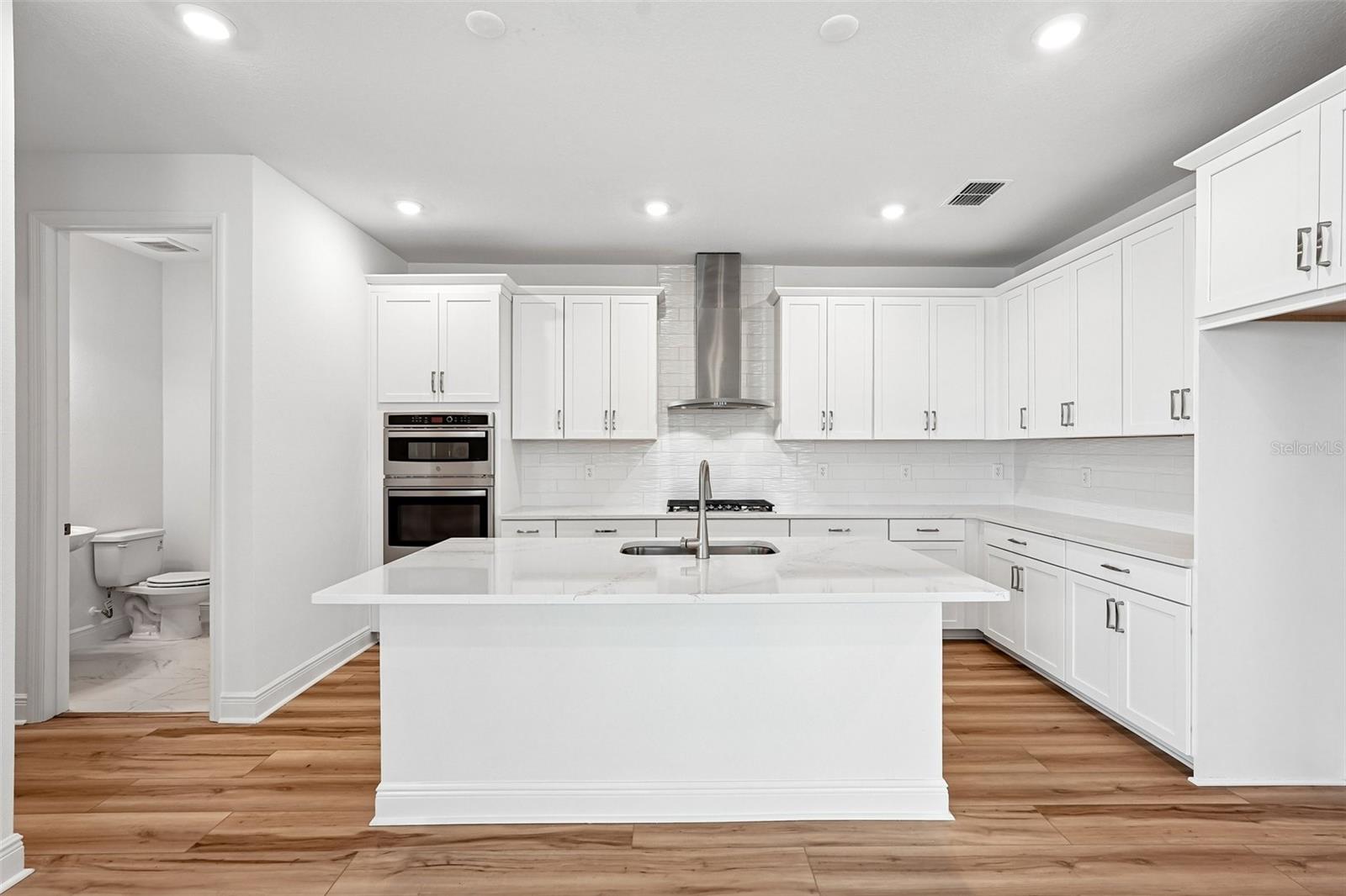 8221 SEAFLOWER PKWY — photo 2