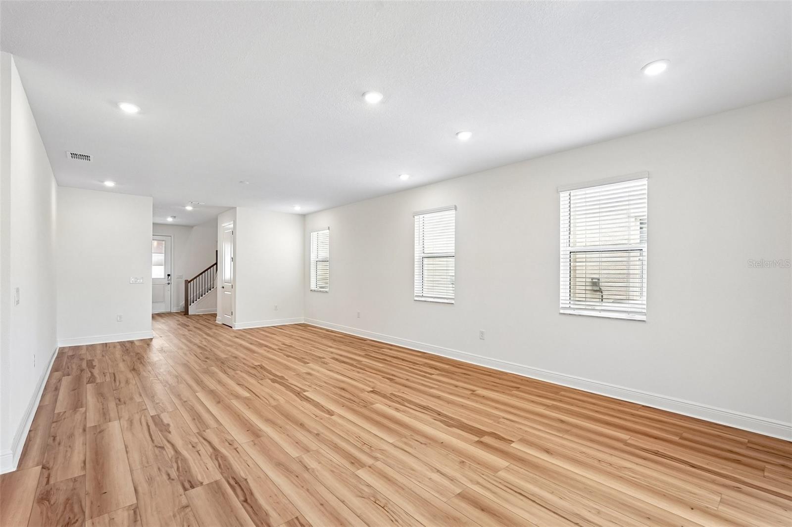 8221 SEAFLOWER PKWY — photo 10