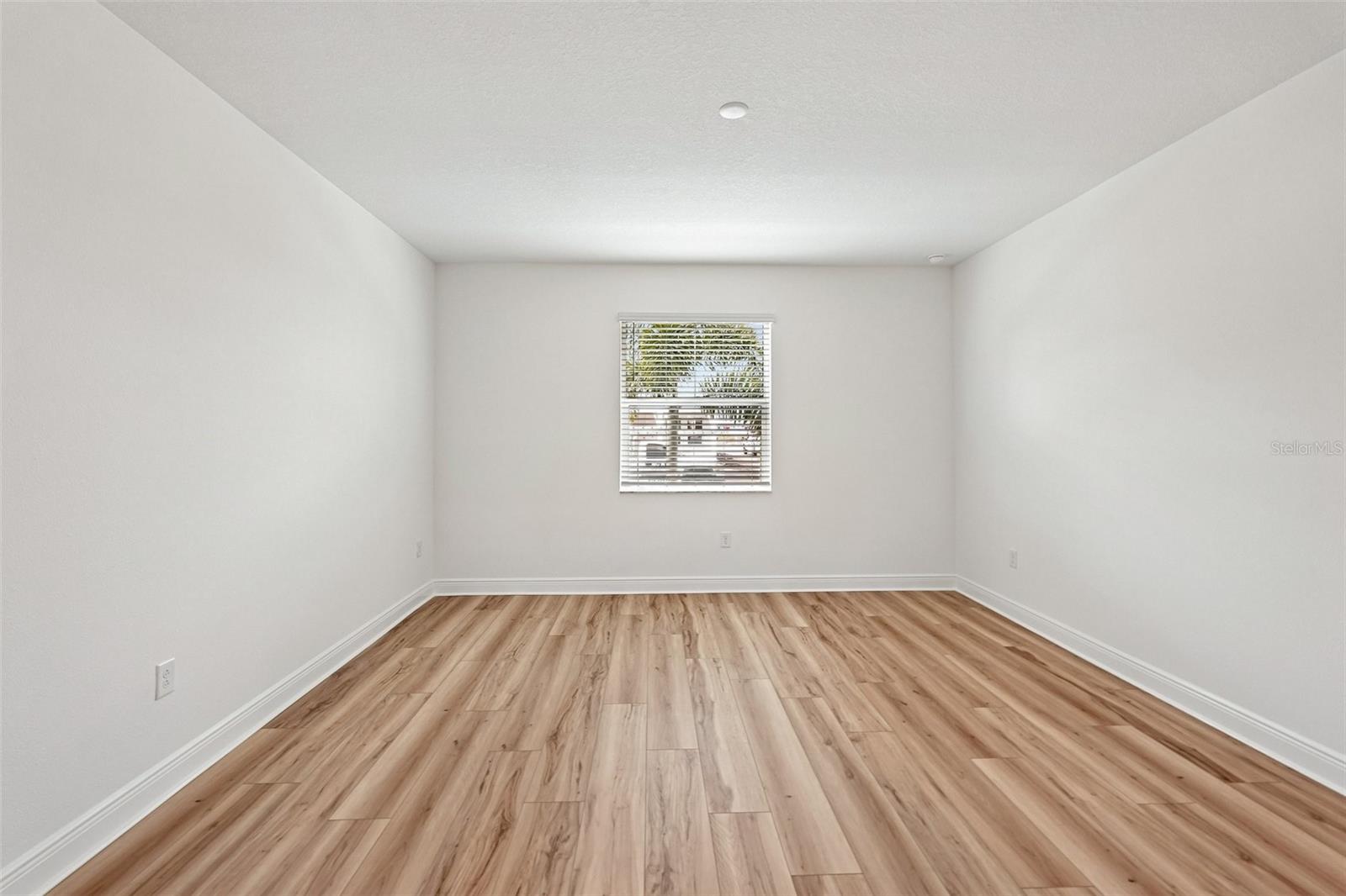 8221 SEAFLOWER PKWY — photo 14